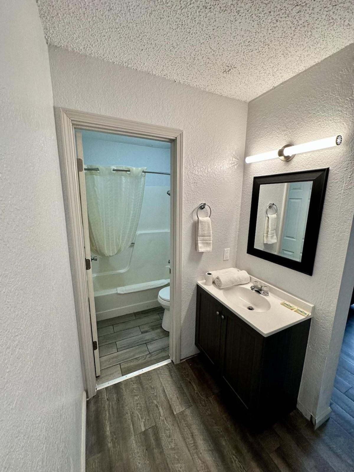Ozark Inn And Suites 欧塞奇湾泳滩 外观 照片